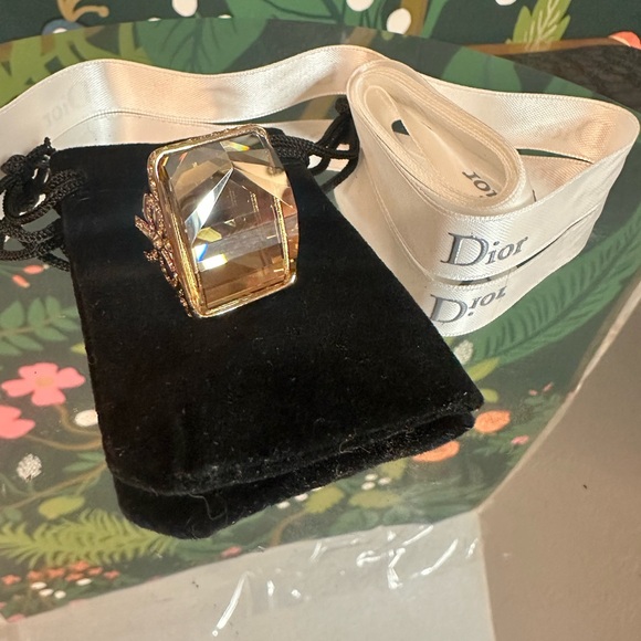 CHRISTIAN DIOR LOGO BIJOU RIBBON
BROWN CRYSTAL RING (Size 7-7.5) 💍 💛🔥 - Picture 4 of 15